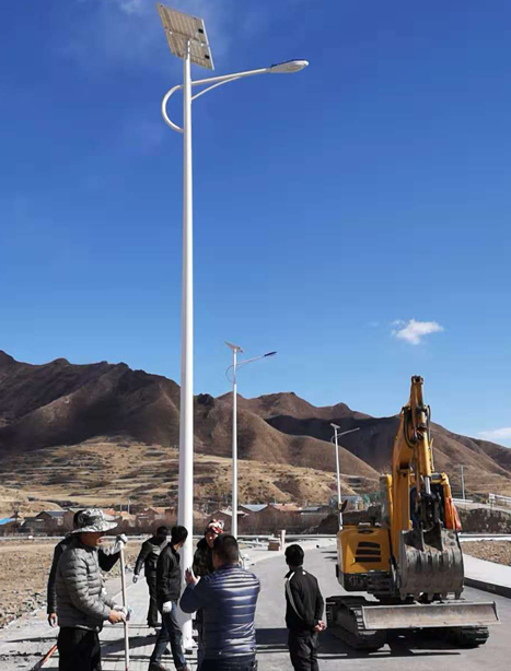 甘南碌曲10米八宿太阳能路灯项目