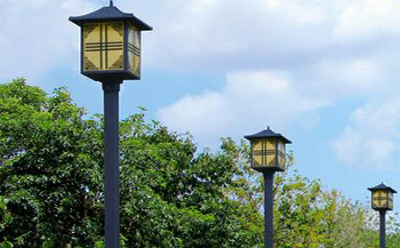 太阳能八宿庭院灯怎么选亮度与续航更耐用